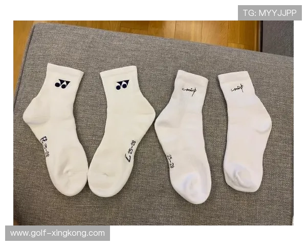 足球球星常穿的两双袜子背后的秘密与流行趋势解析